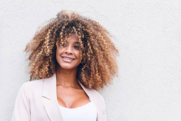 Tout savoir sur Comment soigner les cheveux crépus.